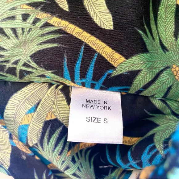 NWT Petersyn X Revolve Joplin Paradise floral flutter sleeve crop top - Picture 12 of 12